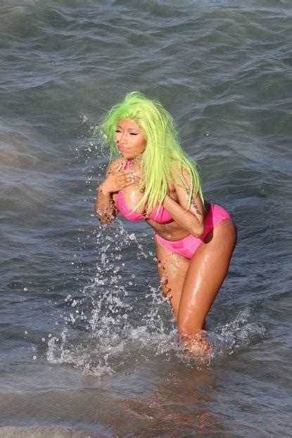 Photos Nicki Minaj Shows Off Her Big Booty In A Pink Bikini