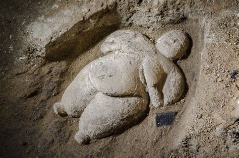 unique figurine of woman found at Çatalhöyük the history blog