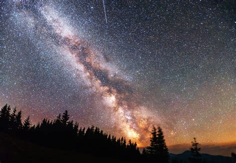 Meteor showers are produced when earth passes through a trail of comet debris. Astrophotographers, don't miss the Geminid meteor shower at its peak tonight - DIY Photography