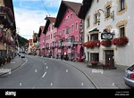 Österreich, Tirol, Wipptal, Gries am Brenner, Main durch Straße ...