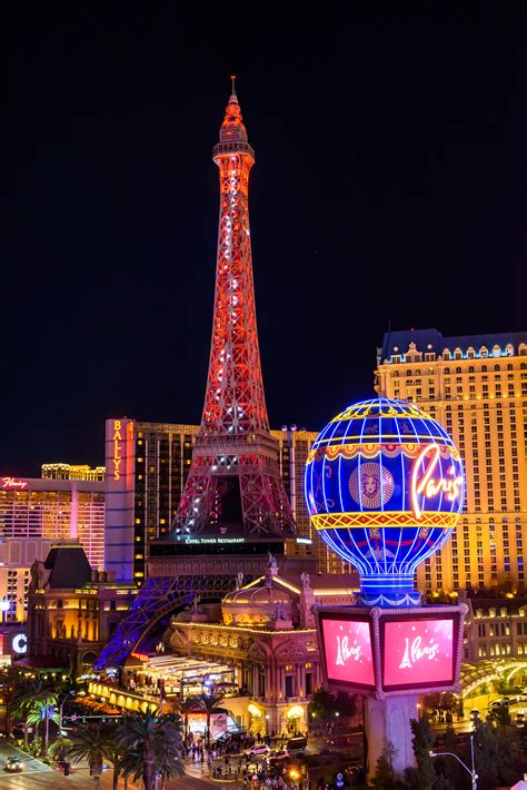 Paris Las Vegas Debuts New 17 Million Eiffel Tower Light