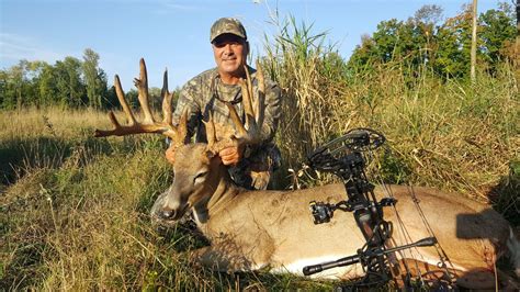 Wisconsin Trophy Whitetail Deer Hunt For 1 Hunter And 1 Observer