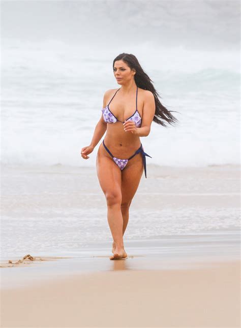 Miss Bumbum Suzy Cortez Poses Topless Days After Lionel Messi S Wife