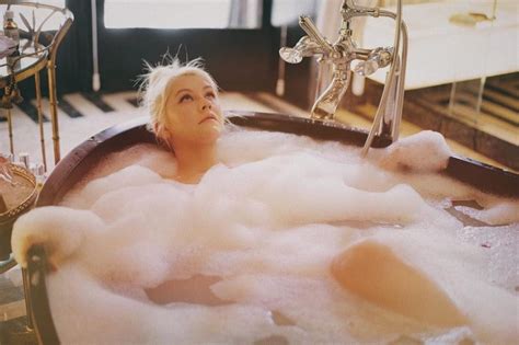 Christina Aguilera Nude And Sexy 27 Photos Video