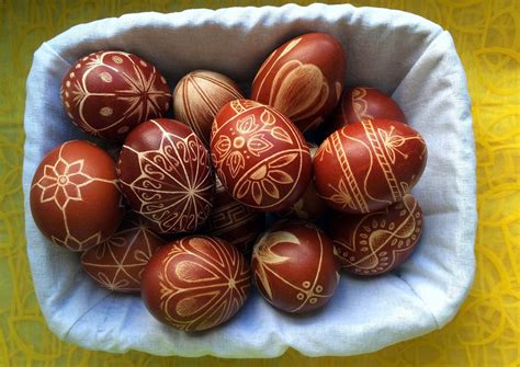 8 Unbelievable Easter Egg Decorations