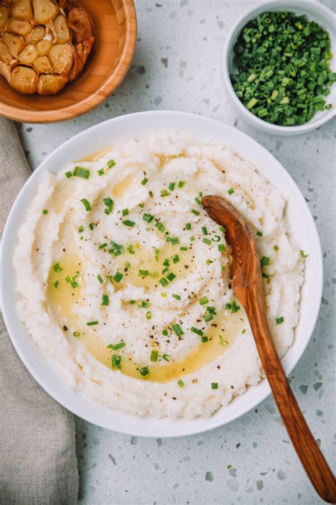 Roasted Garlic Cauliflower Mashed Potatoes Mash And Spread