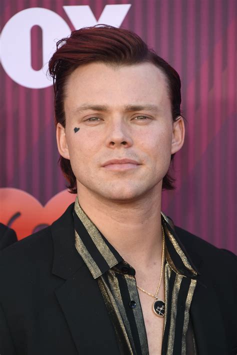5 Seconds Of Summer Star Ashton Irwin Sparks Concern After Sudden Exits