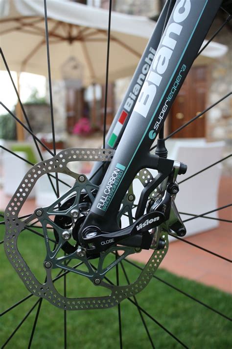 Bianchi 2014 range launch: New Oltre XR2 disc and Campag EPS 11-spd ...