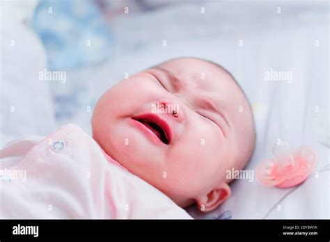 Niña Grande Con Chupete Fotografías E Imágenes De Alta Resolución Alamy