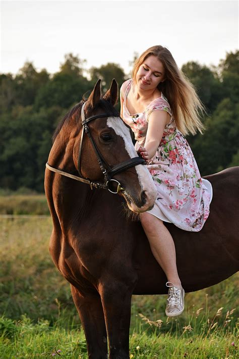 Słoneczna Sesja Z Koniem Senior Pics Senior Pictures Equine