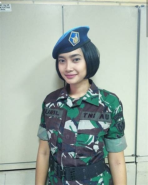 Pin By Puspita On Aparat Military Women Military Uniform Female