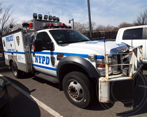 P068s Nypd Emergency Service Squad 6 Vehicle South
