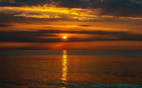 Download Wallpaper 3840x2400 Sea Water Horizon Sun Clouds Sunset