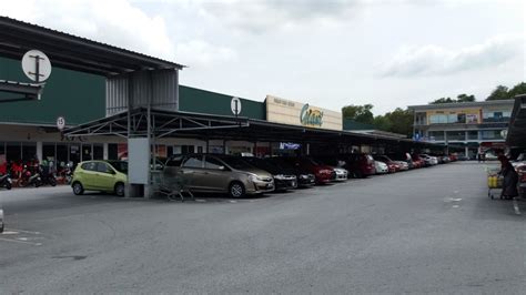 It is nearest to nilai old town or also known as nilai. Mohd Faiz bin Abdul Manan: Giant Hypermarket Bandar Baru Nilai