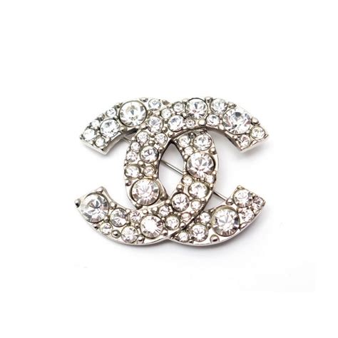 Broche Chanel Logo Cc Strass Et Metal Argente