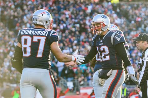 Roundtable Reaction Rob Gronkowski Reunites With Tom Brady In Tampa