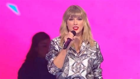 Taylor Swift Entra Em Acordo Para Cantar Suas Músicas Antigas Na