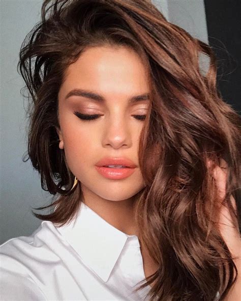 Selena Gomezs Makeup Artist Reveals How She Gets That