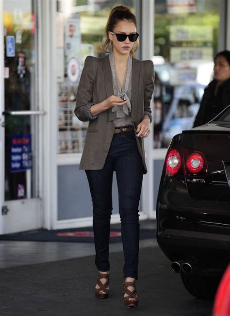Jessica Alba Style And Outfits Style Advisor