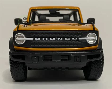 2021 Ford Bronco Badlands By Maisto Diecast Car 118 Scale Exclusive