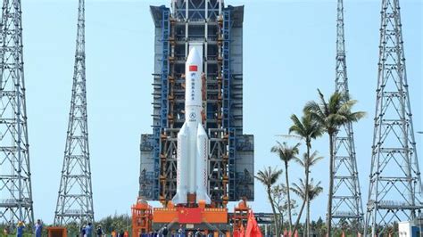 Een chinese raket die een onderdeel van een nieuw ruimtestation in een baan om de aarde heeft gebracht, valt nu deels terug. Raumfahrt: EU plant fast 15 Milliarden Euro für ...