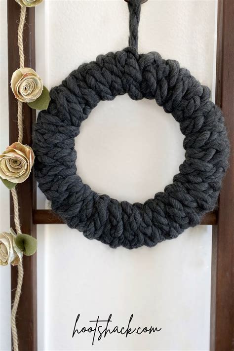 How To Make An Easy Braided Chunky Yarn Wreath In 2021 Yarn Wreath