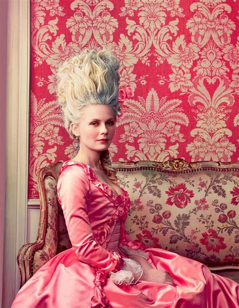 Kirsten Dunst As Marie Antoinette By Annie Leibovitz Marie Antoinette Id Es De Mode Mode Rococo
