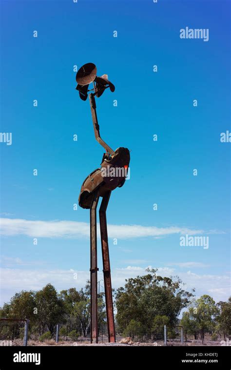 Stanley An 18 Metre Tall Sculpture Of An Emu By John Murray Near