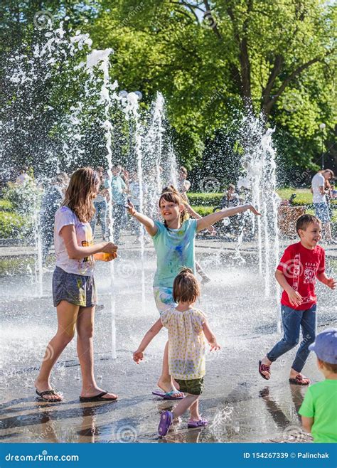 Children Playing In A Water Fountain Editorial Stock Image Image Of