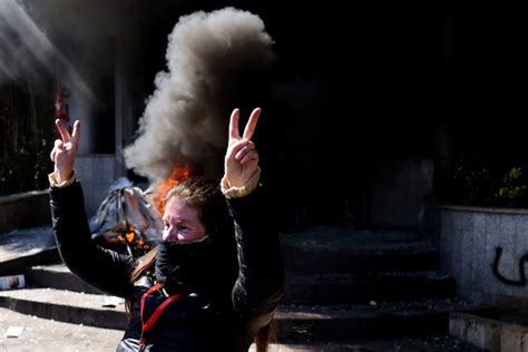 Lebanese Protesters Smash Up Burn Beirut Banks I24news