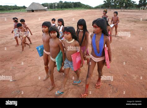 Xingu Indian Girl Immagini E Fotografie Stock Ad Alta Risoluzione Alamy