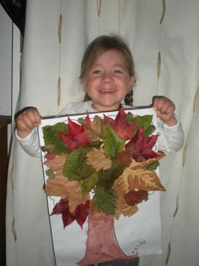 Et une fois que vous avez récupéré vos feuilles, vous pourrez aussi proposer une variété d'activités mathématiques pour les enfants de tous âges! Abre d'Automne avec des feuilles mortes