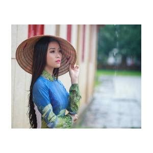 Vietnamese Women Wear Ao In The Rain Ao Dai Is Famous Traditional Custume For Woman In Vietnam