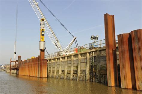 Tubular concrete structures in hydrostatic load. Steel piling in the form of interlinked tubular piles and ...
