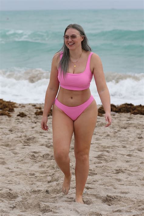 Iskra Lawrence Shows Off Huge Booty In Pink Bikini