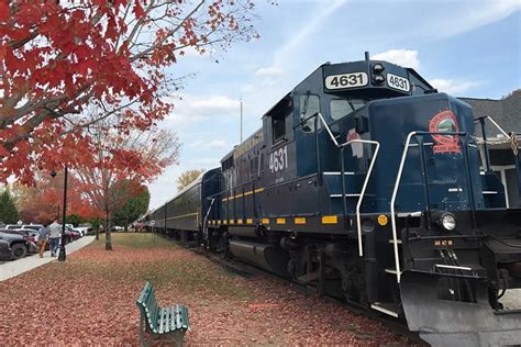 The 10 Best Fall Train Rides In The Us Train Rides Train Blue