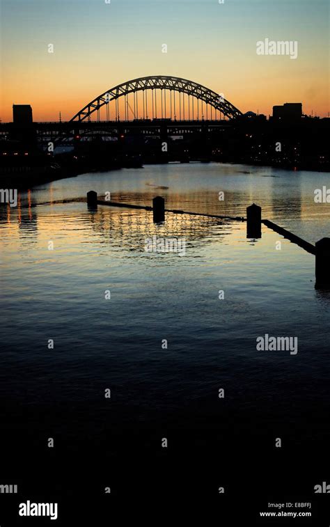 River Tyne Sunset Newcastlegateshead Stock Photo Alamy