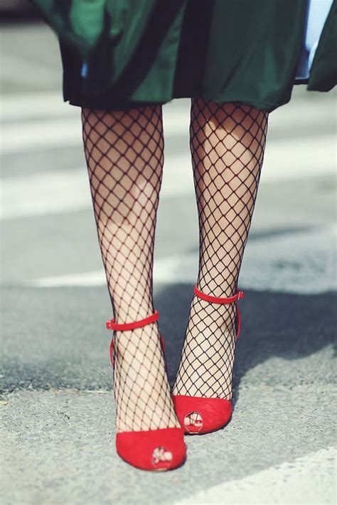 Comment porter le collant résille Dress like a parisian Red Heels