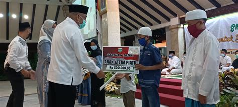 Anak yatim, foto santunan anak yatim, proposal kegiatan santunan anak yatim, sambutan panitia santunan dalam islam, yatim dan dhuafa, yatim dhuafa berbisnis, yatim donasi, yatim hadits, kisah yatim piatu, keutamaan yatim, kisah yatim piatu. Fotopanitia Santunan Anak Yatim - KNPI Gelar Santunan ...