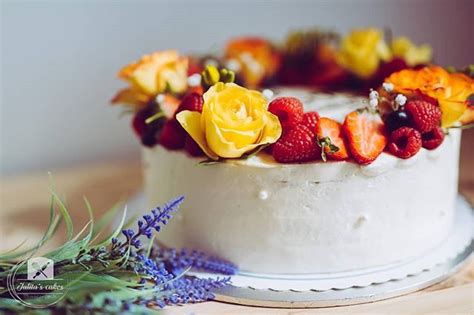Marcinek Cake With Flowers And Berries Wreath One Of Last Weeks Orders