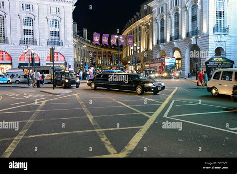 Nightlife In London In Piccadilly Circus Stock Photo Alamy