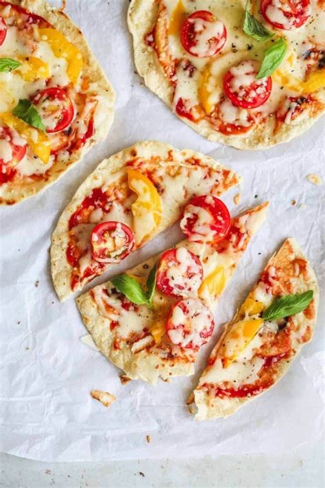 This homemade flatbread pizza is a fun and delicious kitchen project, no yeast needed. Homemade Flatbread Pizza - Raspberries and Kohlrabi