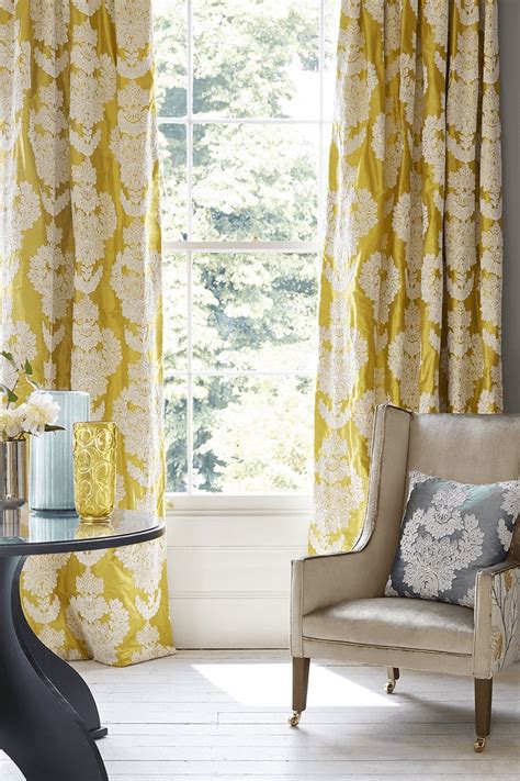 What curtains are best for a living room? Modern Curtain Design Ideas for Living Room