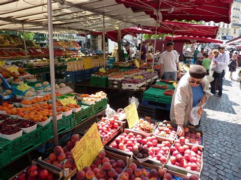 Historic taiwanese houses 0.7 km. Daily Photo in Paris: Theme day : open air market