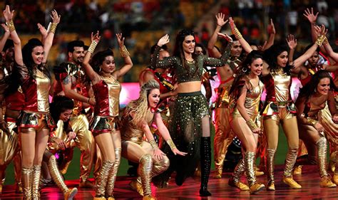 ipl 2017 kriti sanon enthrals audience with stunning performance at ipl opening ceremony in