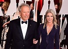 Clint Eastwood pasea por la alfombra roja a su nueva novia, 30 años más ...