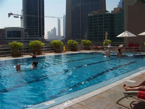 Pool Hotel Rose Rayhaan By Rotana Dubai Holidaycheck Dubai