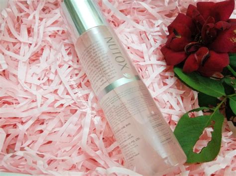Unlike mamonde rose water and son & park beauty water, the consistency is slightly thicker than water. SELAMAT TINGGAL KULIT WAJAH KUSAM DENGAN NUTOX RENEWING ...