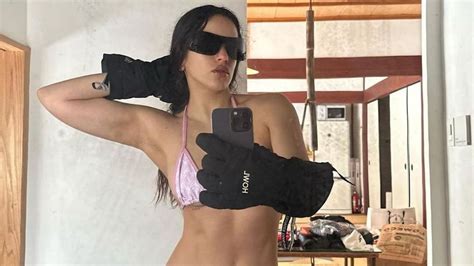 Álbum prohibido de Rosalía Fotos y desnudos en el Instagram secreto de la cantante y Rauw