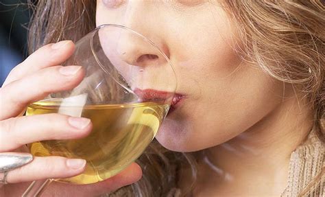 Binge Drinking Rises As Health Risk For Us Women Report Says